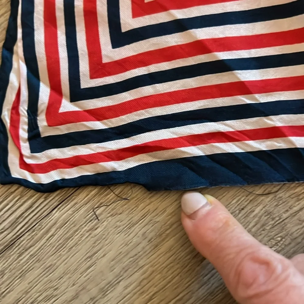 VINTAGE SCARF 70s VERA silk navy red white rolled edge  patriotic USA - Picture 6 of 6